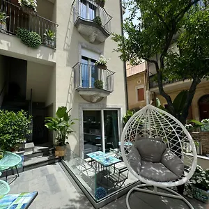 villa-dorville-luxury-suites-taormina.sicilyhotelsitaly.net/
